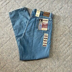 Wrangler Jeans Mens SZ 42x34 Blue Denim Relaxed Fit  Light Wash NWT 35001Vi